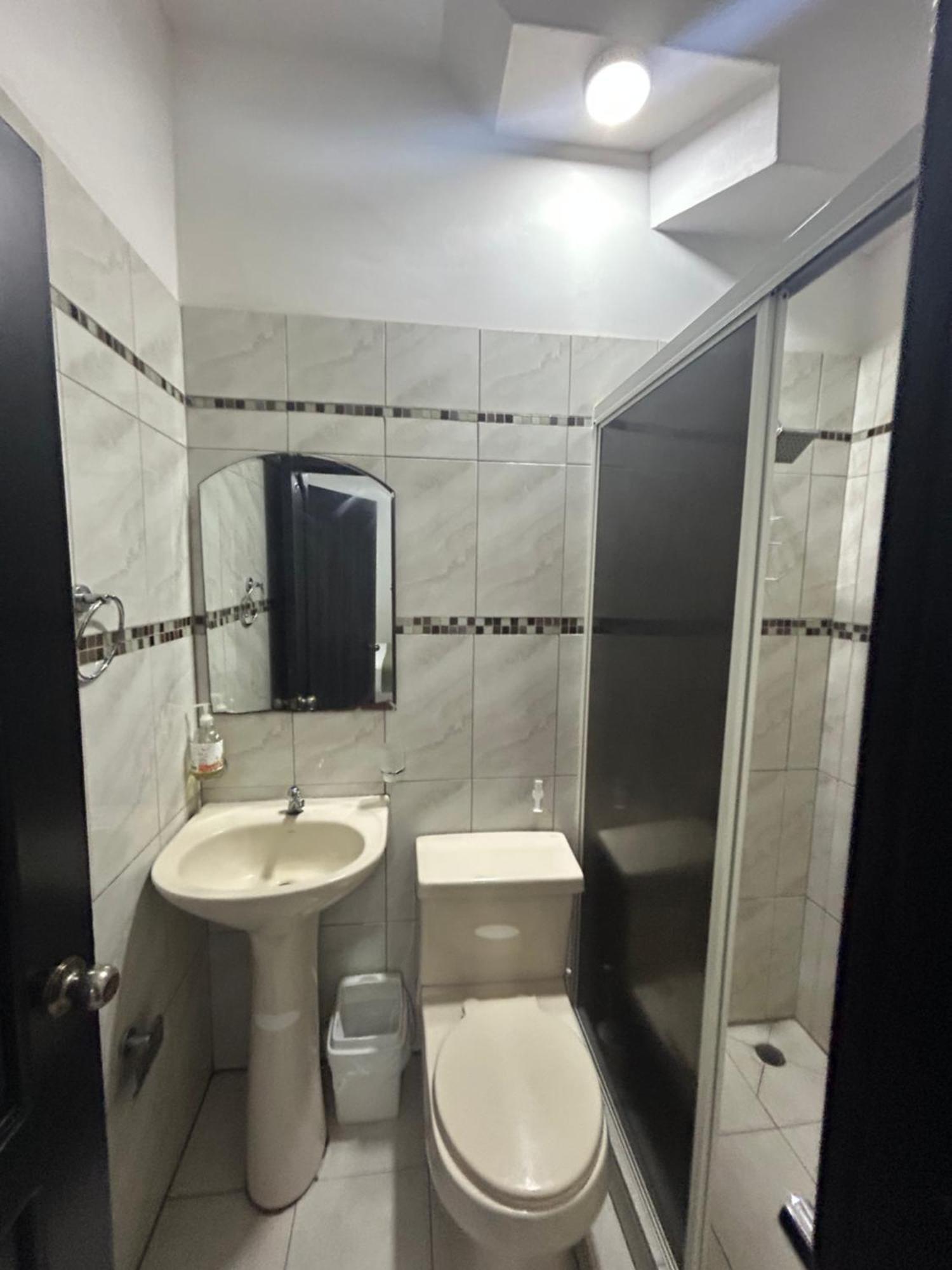 Departamentos De 2 Y 3 Habitaciones En El Centro De Manta Esterno foto