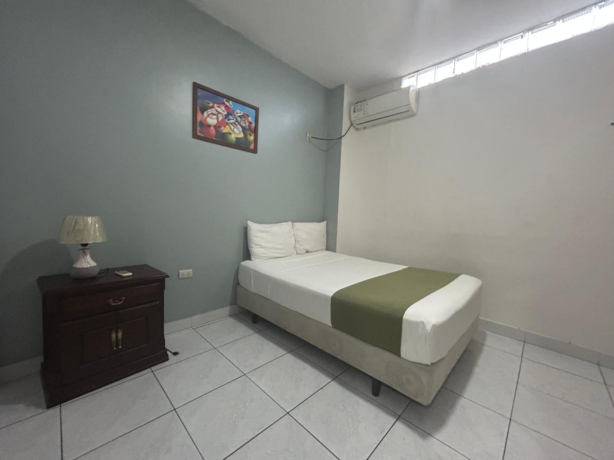 Departamentos De 2 Y 3 Habitaciones En El Centro De Manta Esterno foto